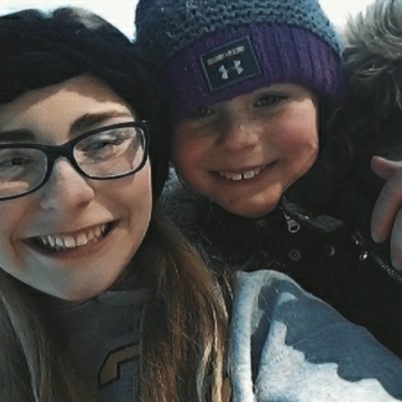 Meet your Posher, Alexis - Picture 2 of 2